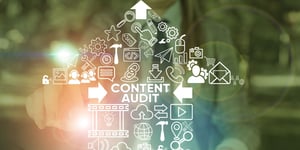 Content audit-illustrasjon med digitale ikoner for SEO, analyse, video og markedsføringsverktøy.